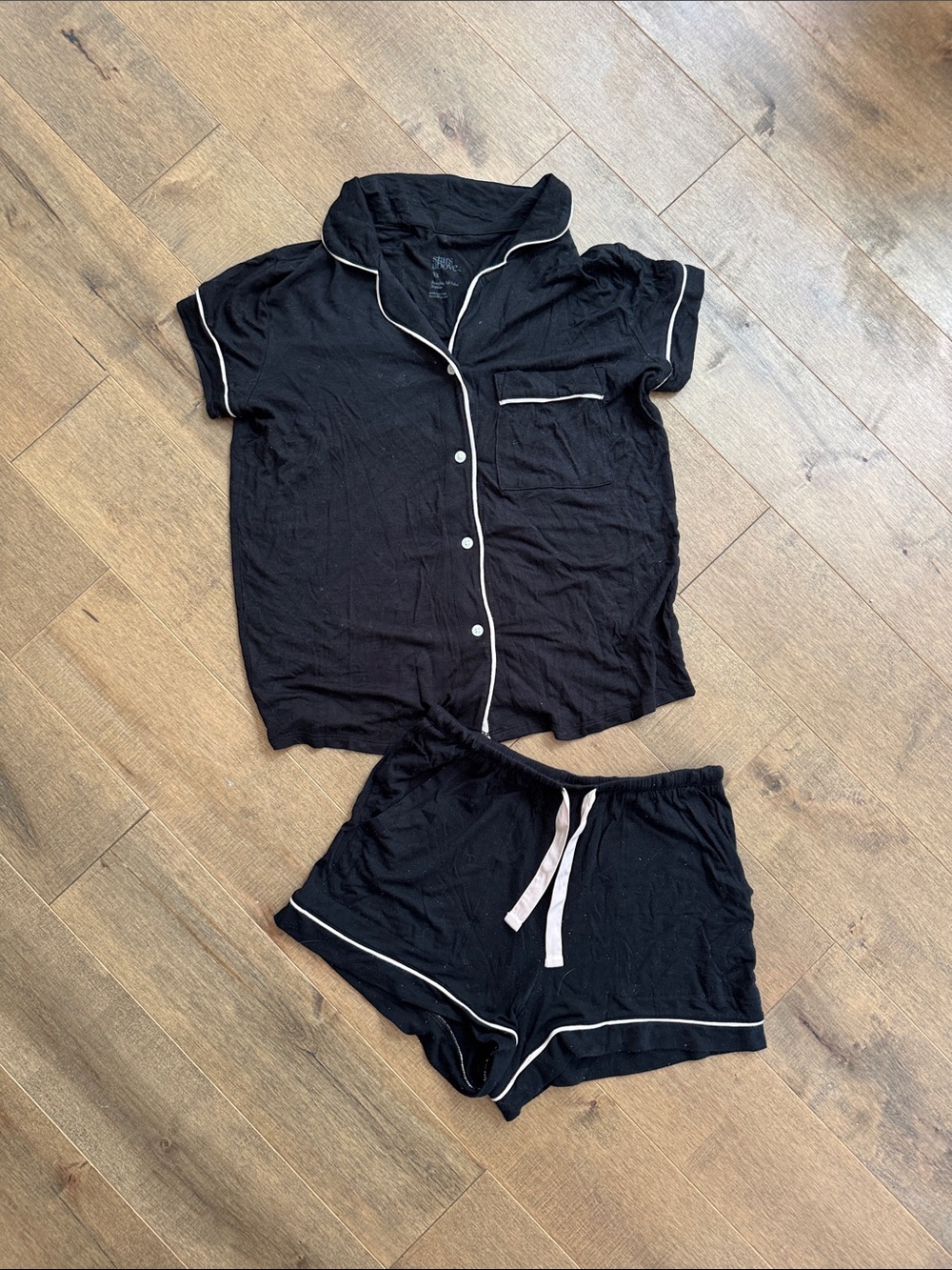 stars above Black Short Sleeve Pajama Set with Light Pink Piping